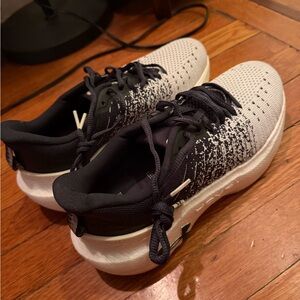 Under Armour HOVR Phantom 2 - BRAND NEW, never worn